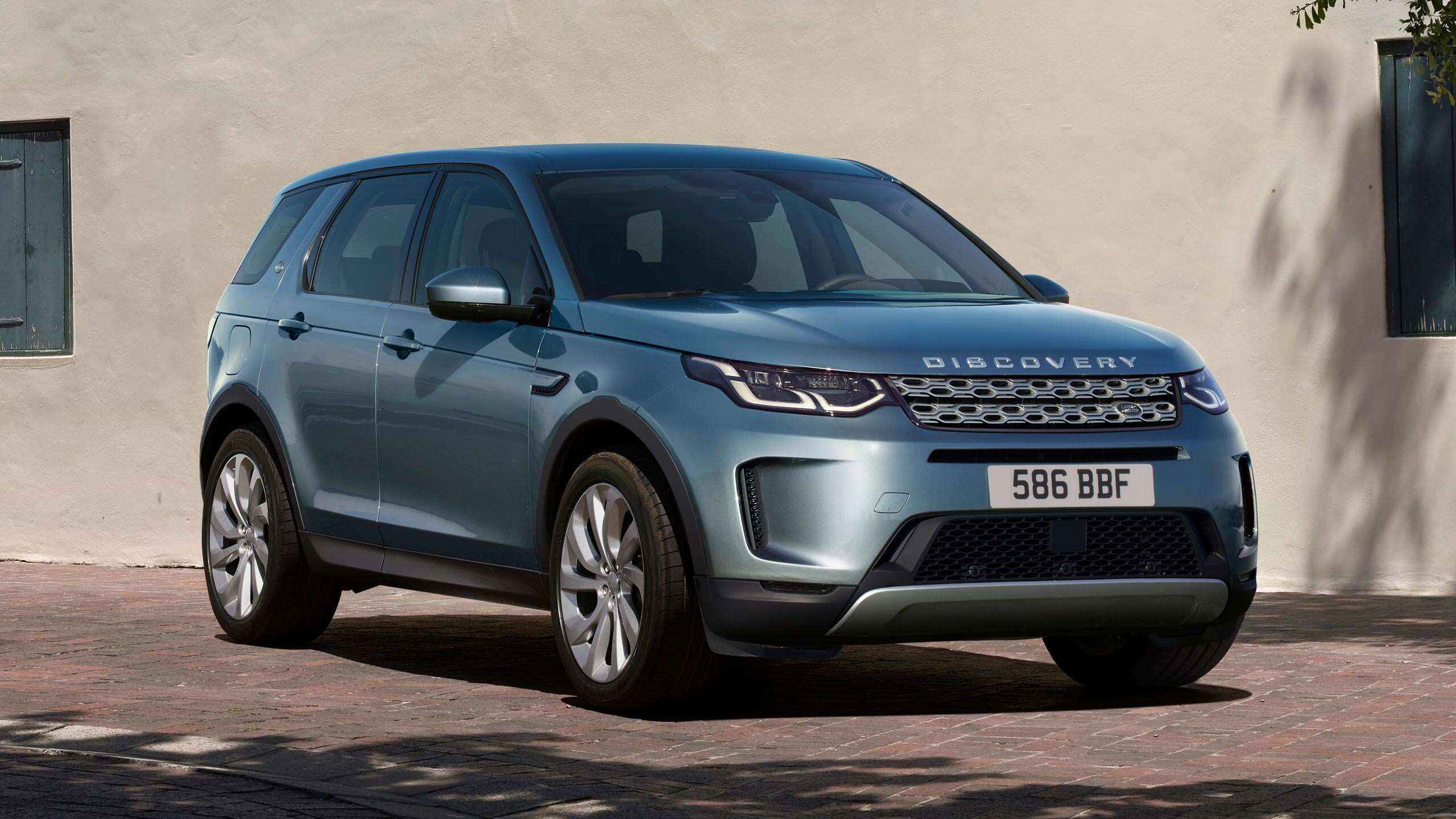 Discovery Sport Versatile Compact SUV Media Gallery